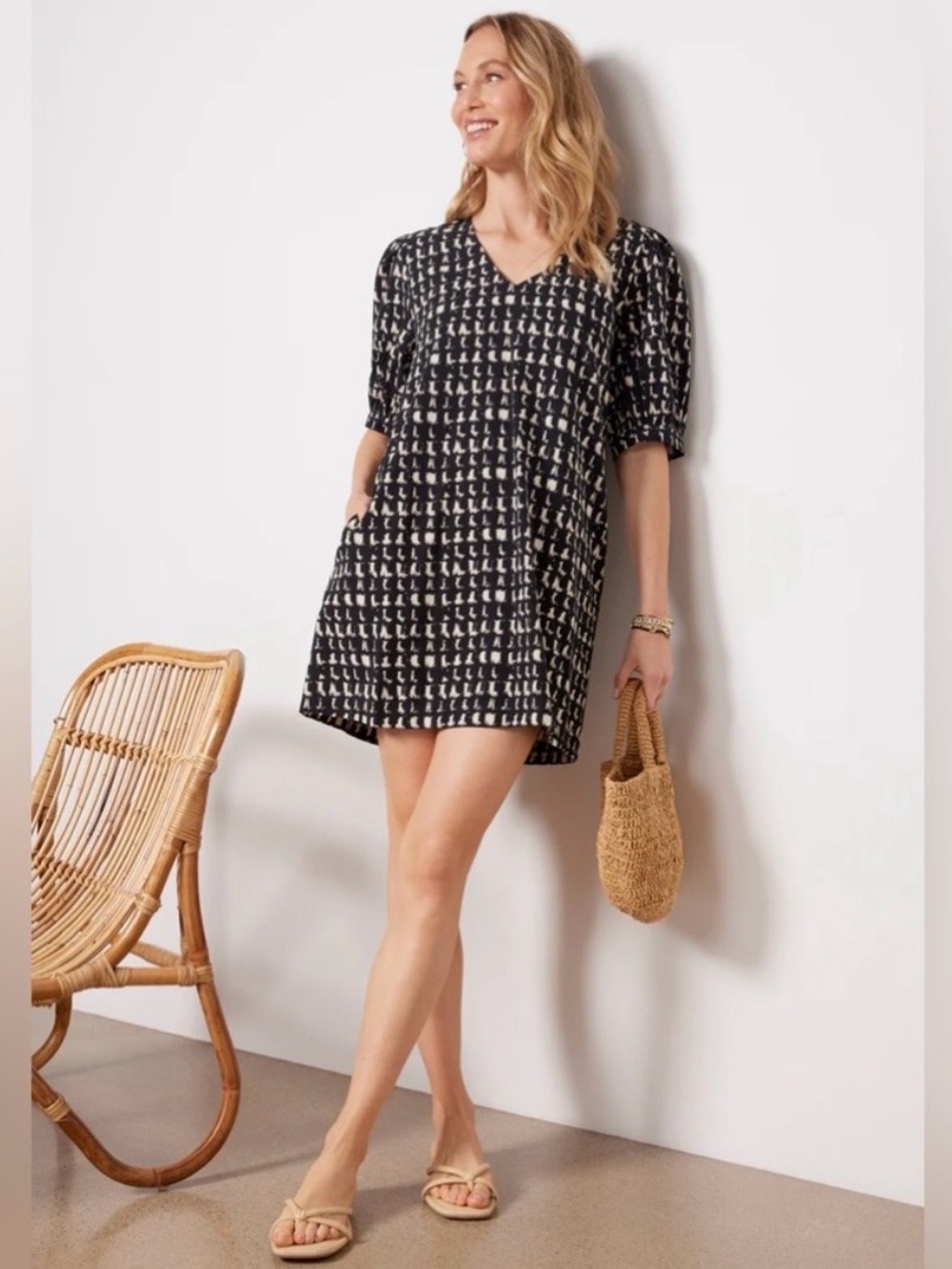 NWT Evereve Size S Stella Dotty Print Mini Dress Black